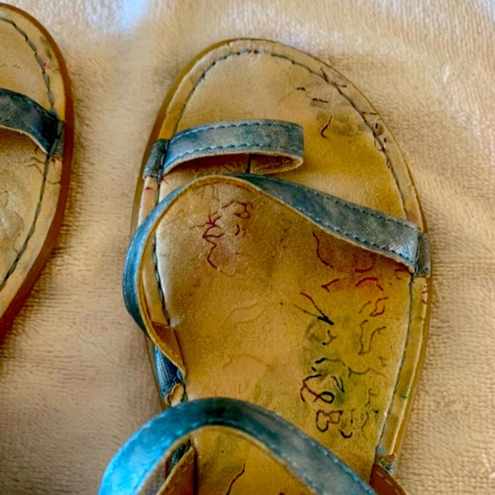 BOC Women’s size 8.5 blue sandals.